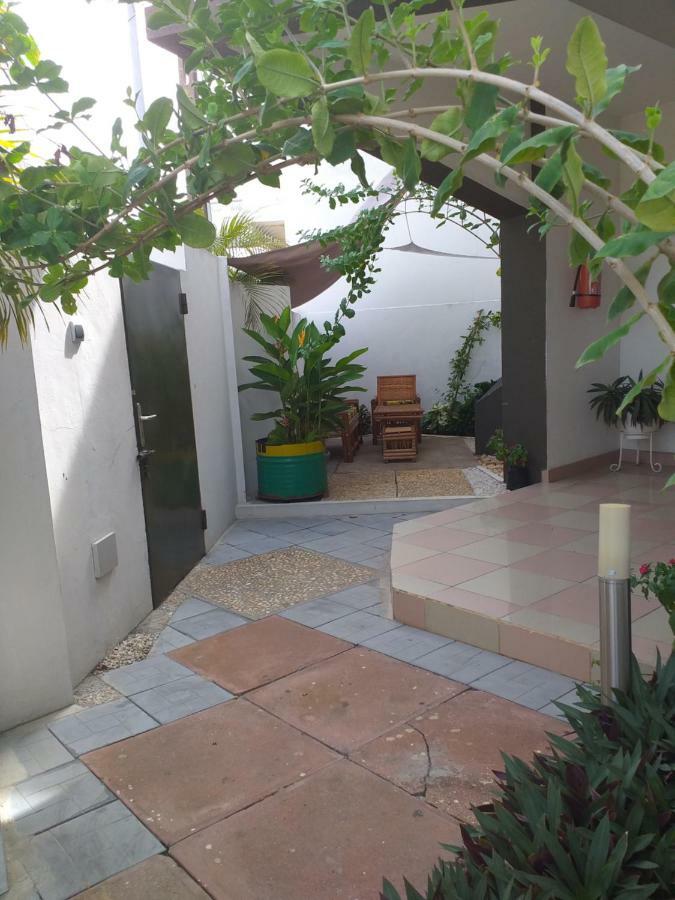 Karls Guesthouse コトヌー エクステリア 写真